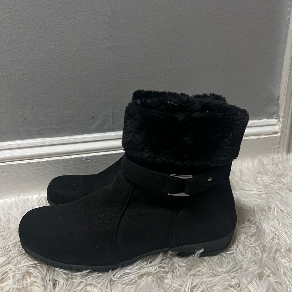 Cozy Black Fur-Trimmed Winter Boots - Picture 2 of 5
